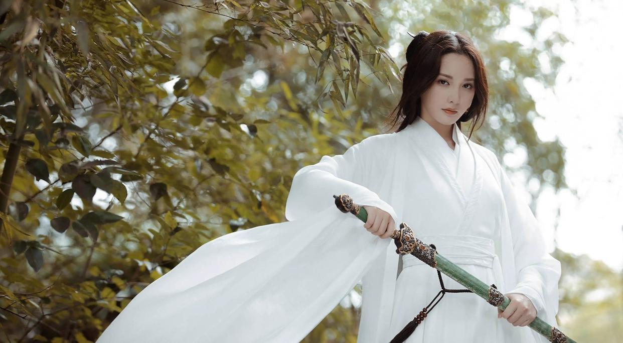 「《她除了能打一無是處》震撼來襲!桑莘力作,異能少女元青舟,單挑恐怖魘靈,守護末世和平!」